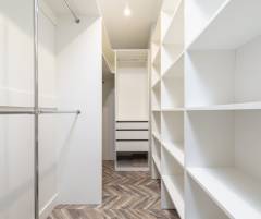 Walking Closet